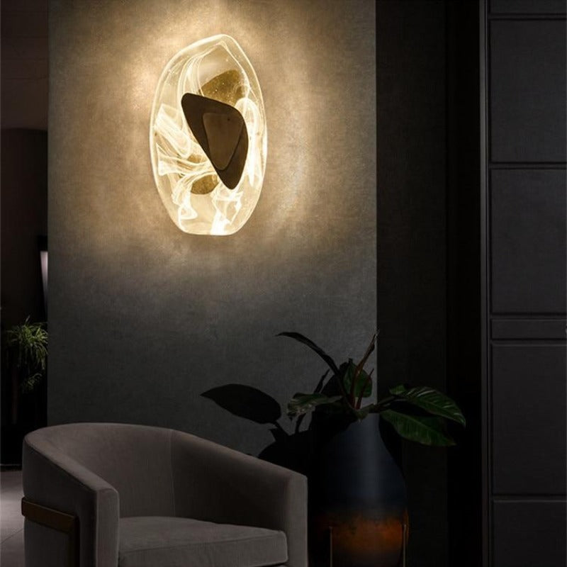 AuraGlass | Modern wall lamp in clear glass with artistic shape and warm LED light