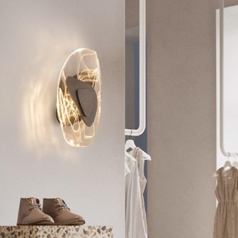 AuraGlass | Modern wall lamp in clear glass with artistic shape and warm LED light