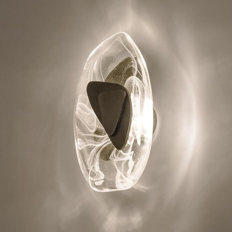 AuraGlass | Modern wall lamp in clear glass with artistic shape and warm LED light