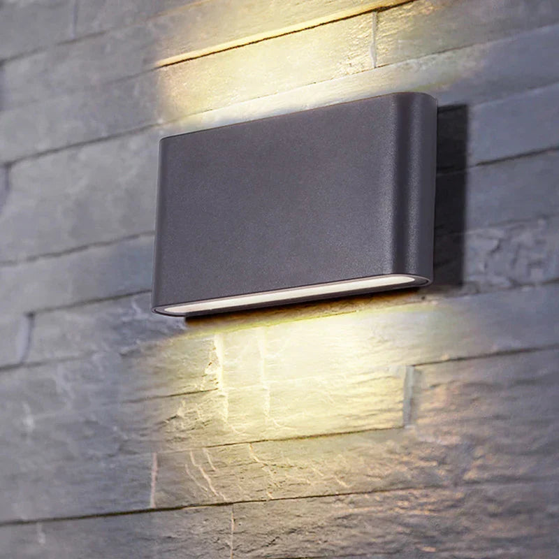 FlatLuxe | Sleek Outdoor Wall Lamp for the Garden