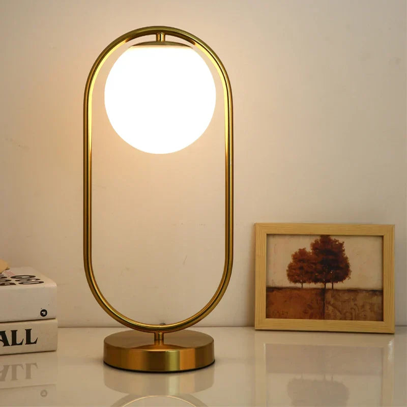 GleamSphere | Sleek Brass Globe Lamp