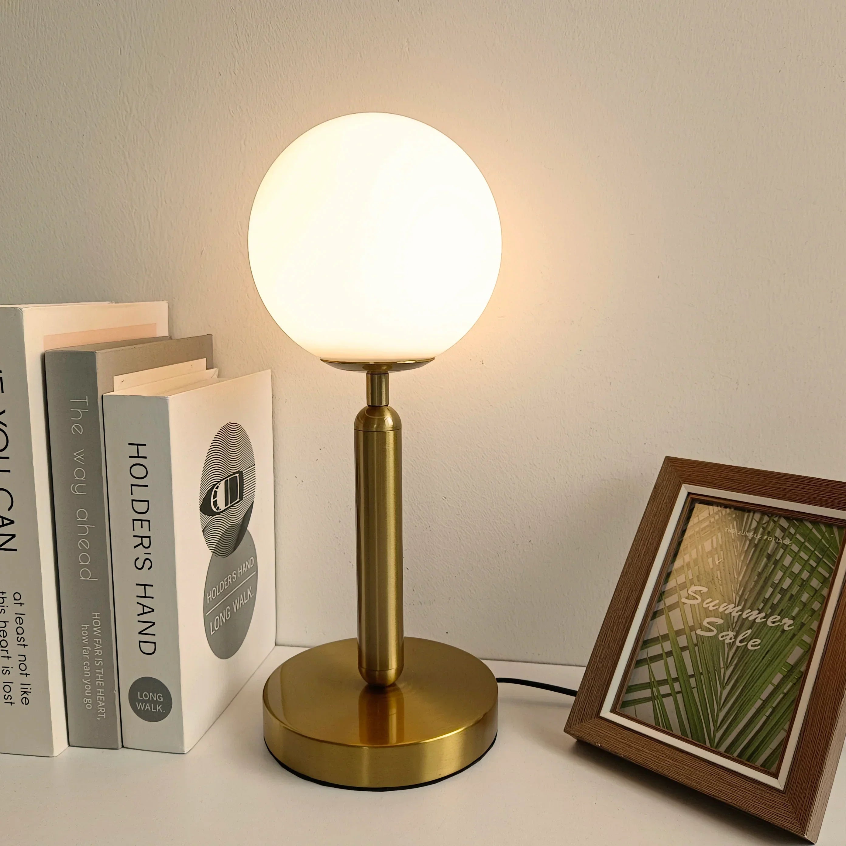 GleamSphere | Sleek Brass Globe Lamp