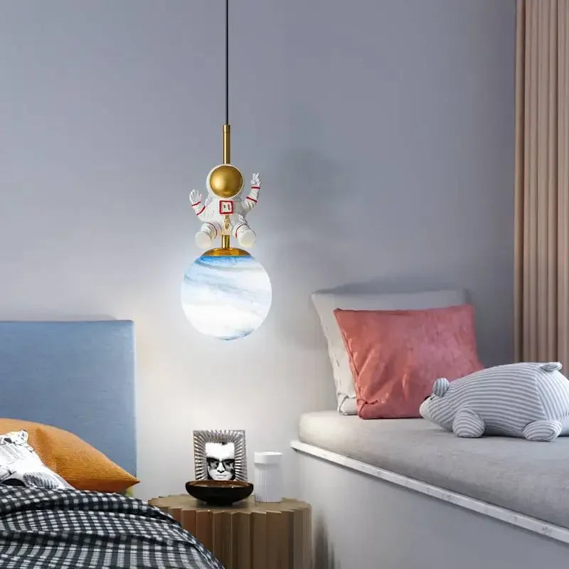 StarDreamer | Enchanting Astronaut Lamp