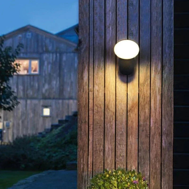 VistaGlow | Contemporary Outdoor Wall Lamp